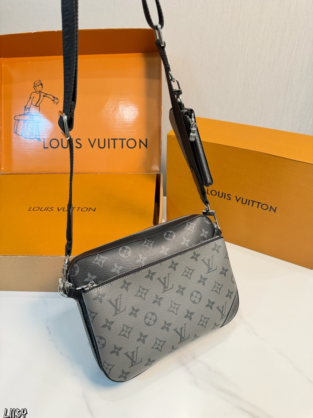 Louis Vuitton p135 25 Bag