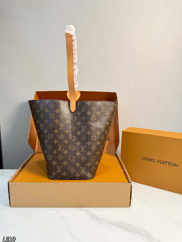 Louis Vuitton All Large Black Calfskin Leather Bucket Bag editorial product context 2