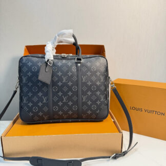Louis Vuitton p135 LV2024 Voyage Backpack Clutch 1.9 x 1.1 x 0.2 cm