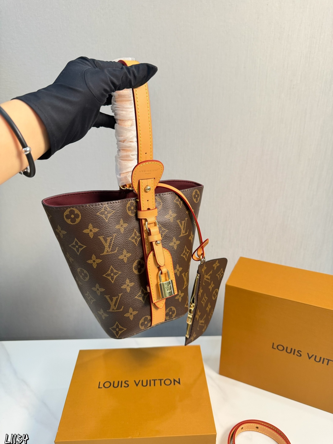 Louis Vuitton p130 ALL inbb 17 12 Bucket Bag