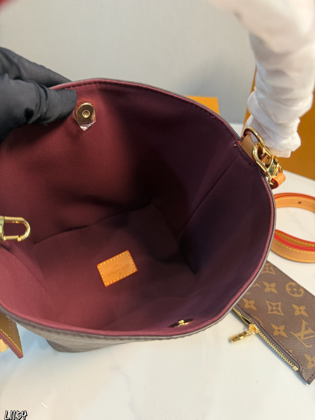 Louis Vuitton p130 ALL inbb 17 12 Bucket Bag