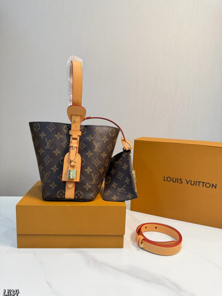 Louis Vuitton All Inbb Bucket Bag 17 x 12 x 18 cm editorial product context 1