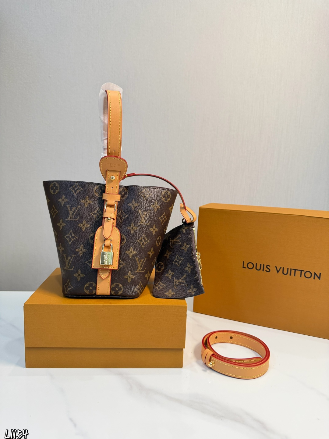 Louis Vuitton ALL inbb 17 12 Bucket Bag