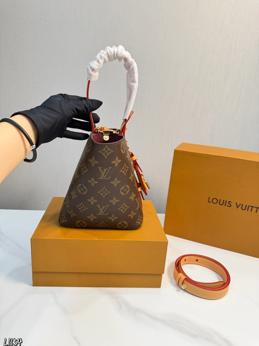 Louis Vuitton p130 ALL inbb 17 12 Bucket Bag