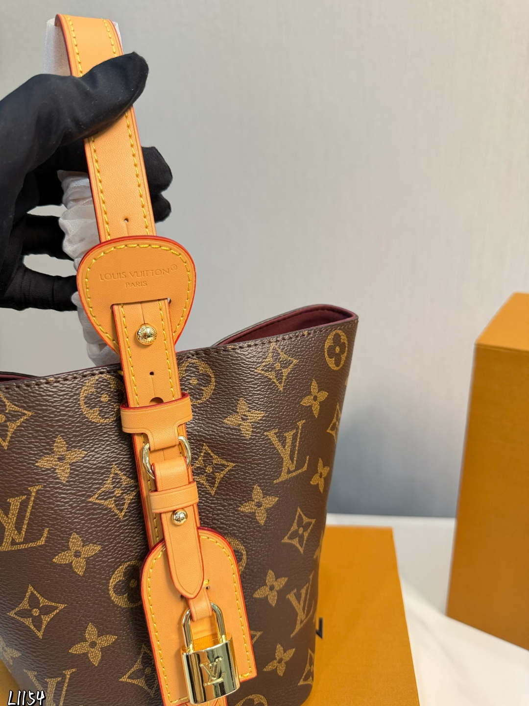 Louis Vuitton p130 ALL inbb 17 12 Bucket Bag