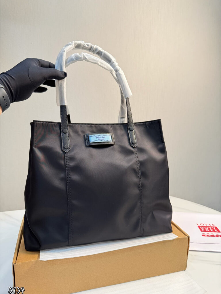 Prada Ma Tote Bag 34 x 16 cm editorial product context 2