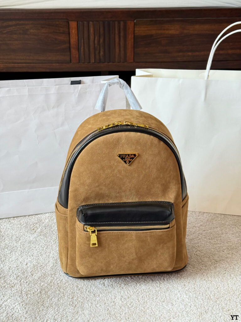 Designer p135 25 Clutch 1.9 x 1.1 x 0.2 cm editorial product context 2