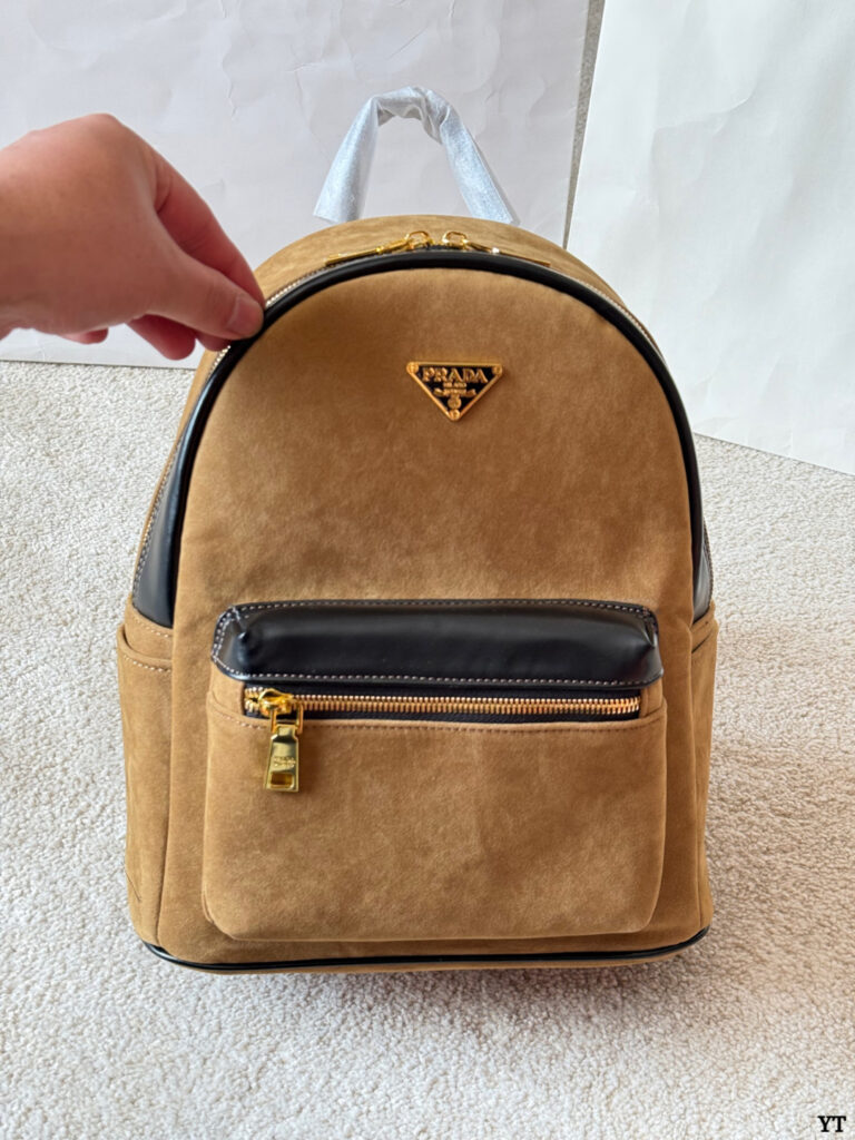 Designer p135 25 Clutch 1.9 x 1.1 x 0.2 cm editorial product context 2