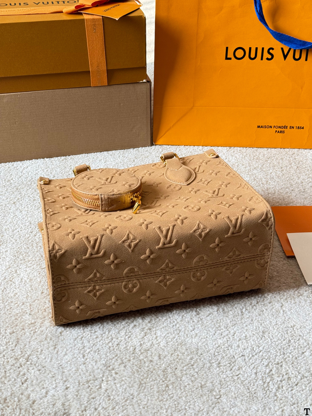 Louis Vuitton p140 Onthego VLL litton Logo Tote Bag