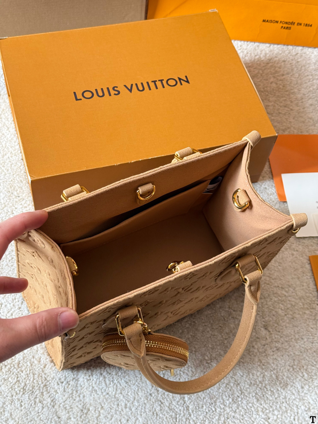 Louis Vuitton p140 Onthego VLL litton Logo Tote Bag