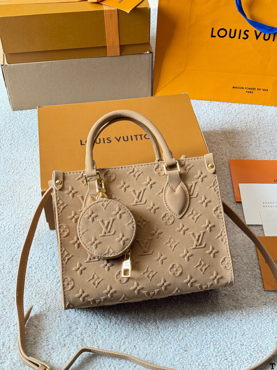 Louis Vuitton p140 Onthego VLL litton Logo Tote Bag