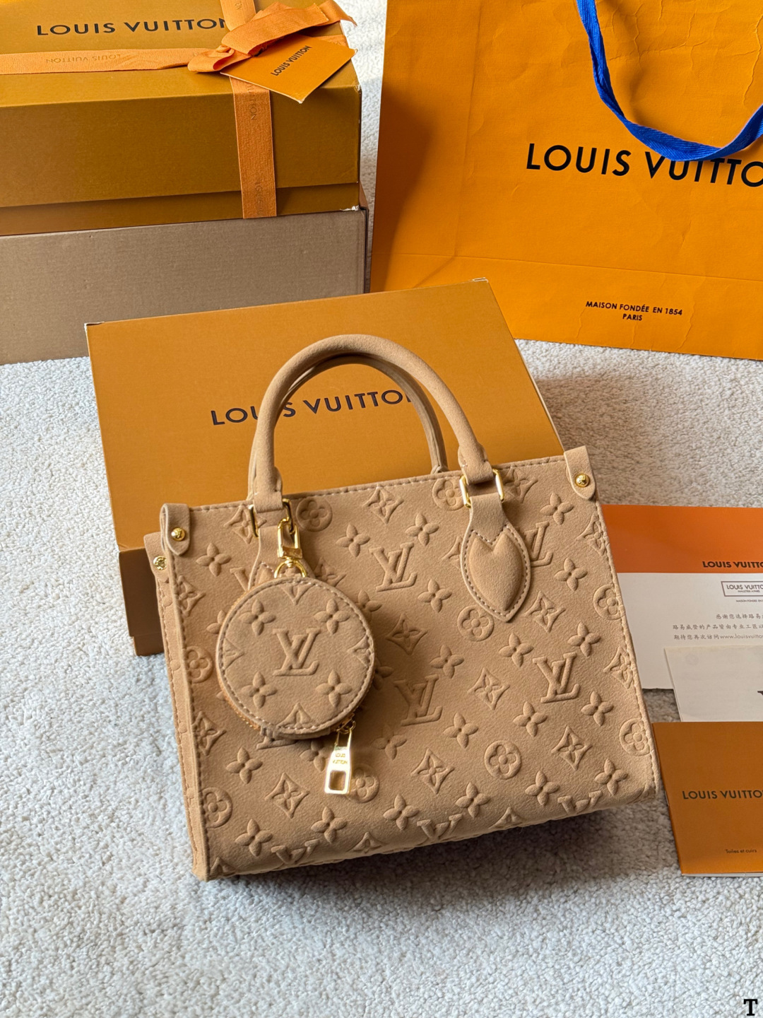 Louis Vuitton p140 Onthego VLL litton Logo Tote Bag