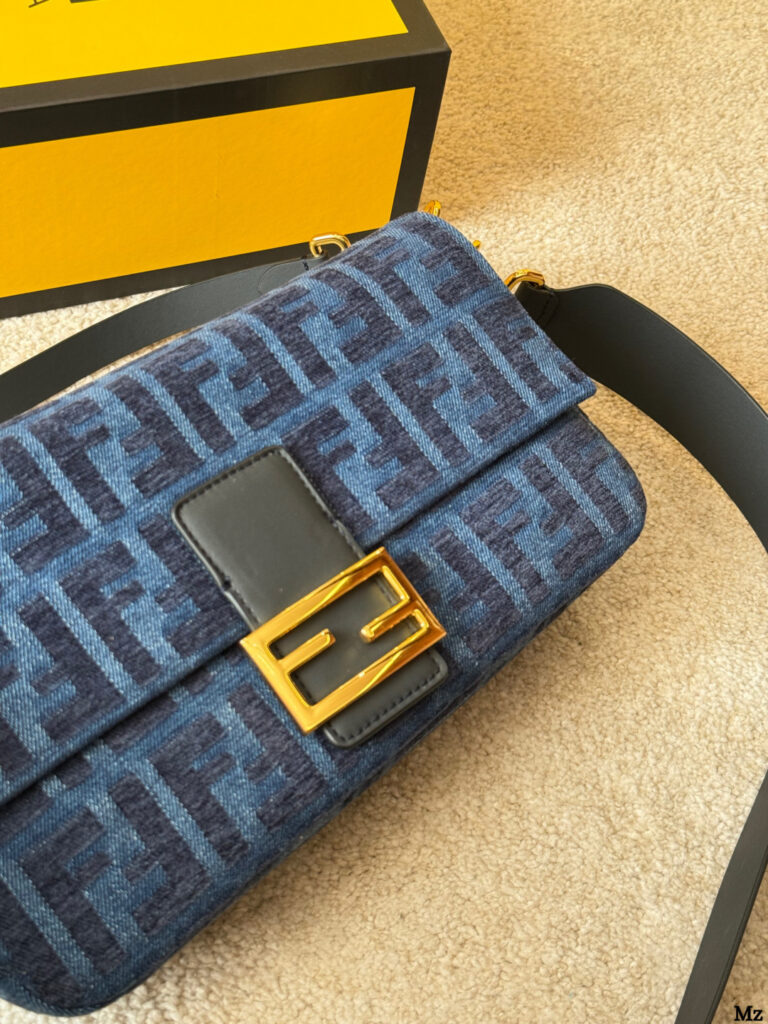 Fendi Get 26 White Bag 15 cm editorial product context 3