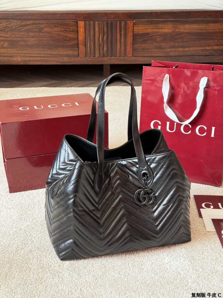 Gucci p160 p150 GG Marmont OK 30 Clutch 1.9 x editorial product context 2