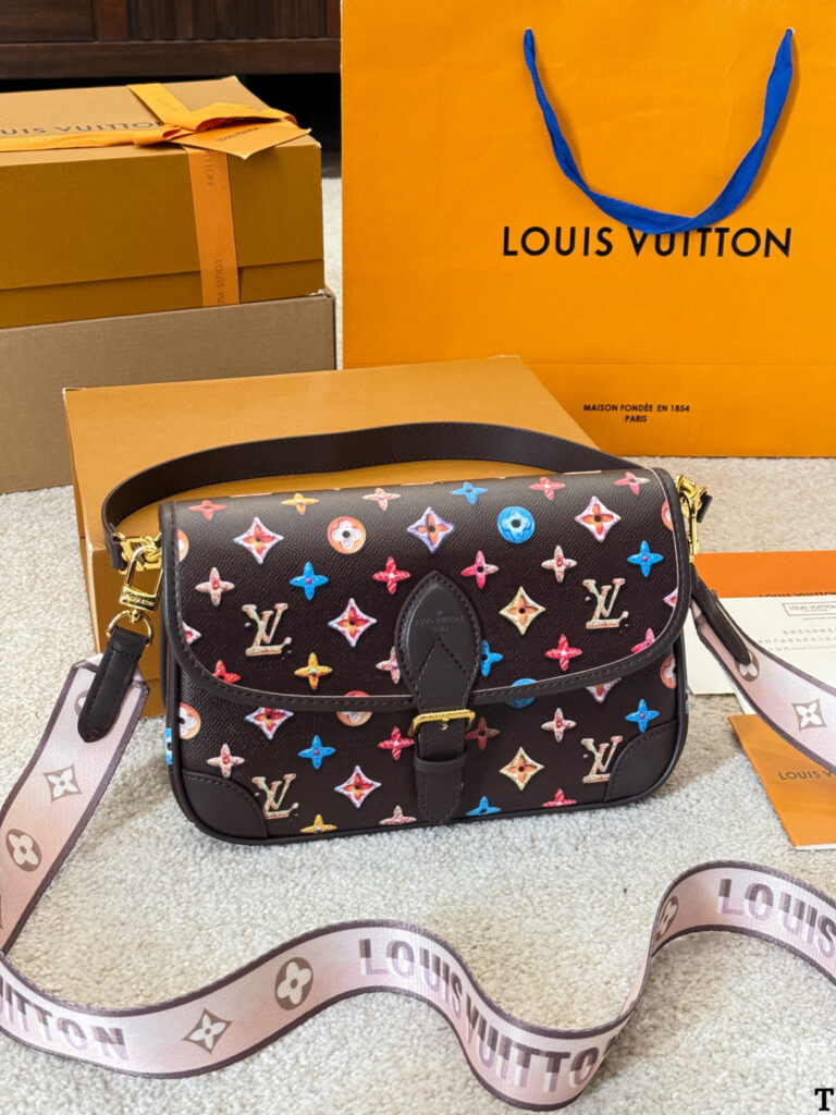 Louis Vuitton Diane Sologne Calfskin Leather Clutch 9 x 15 x 24 cm editorial product context 3