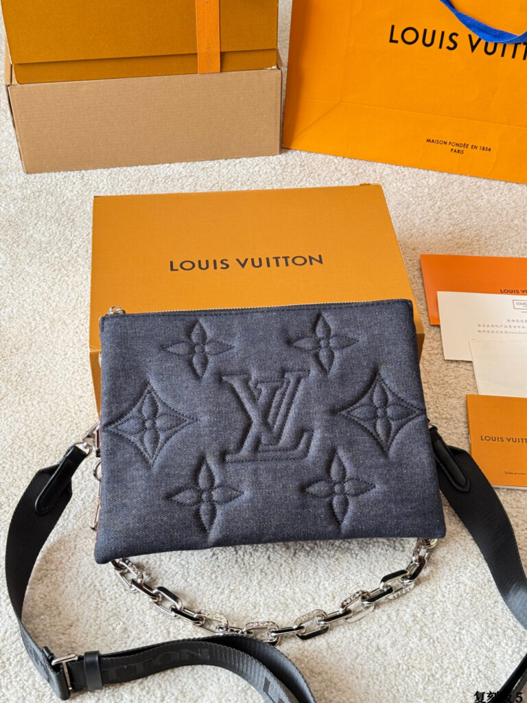 Louis Vuitton p205 Coussin Girl 28 Clutch 1.9 x 1.1 editorial product context 2