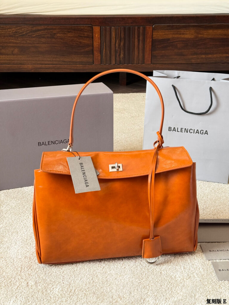 Balenciaga p240 p230 p220 RODEO GET Clutch 1.9 x 1.1 editorial product context 2