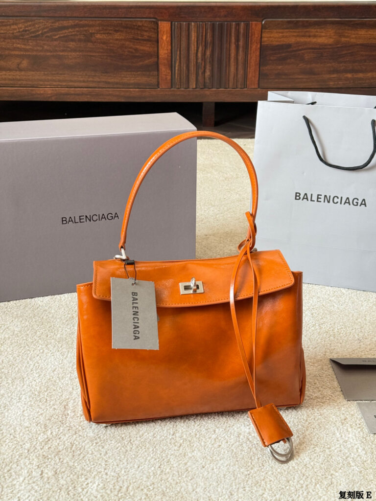 Balenciaga p240 p230 p220 RODEO GET Clutch 1.9 x 1.1 editorial product context 3