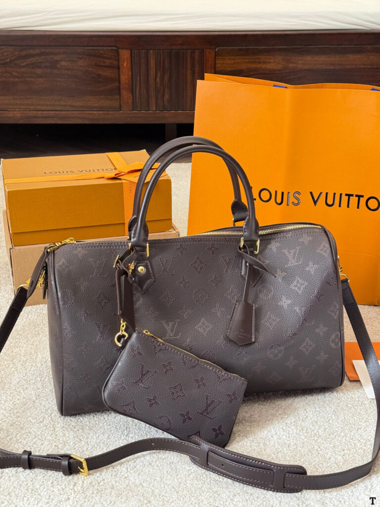 Louis Vuitton Keepall Leather Bag 40 cm editorial product context 1