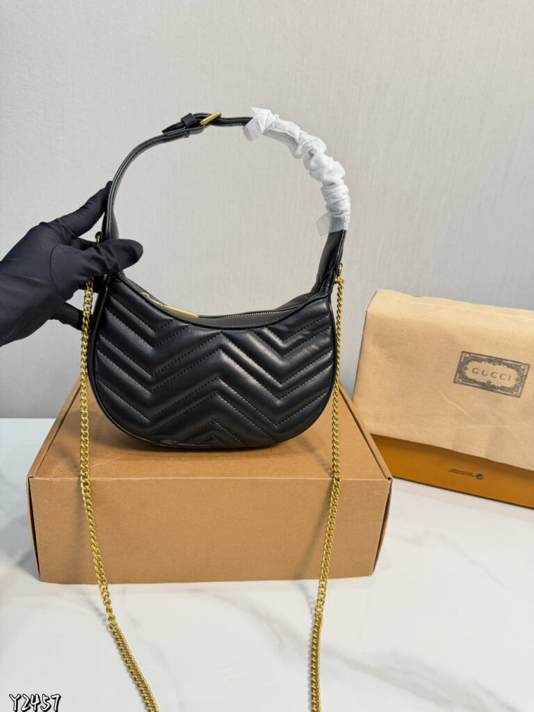 Gucci p100 22 Bag 22.1 cm editorial product context 3