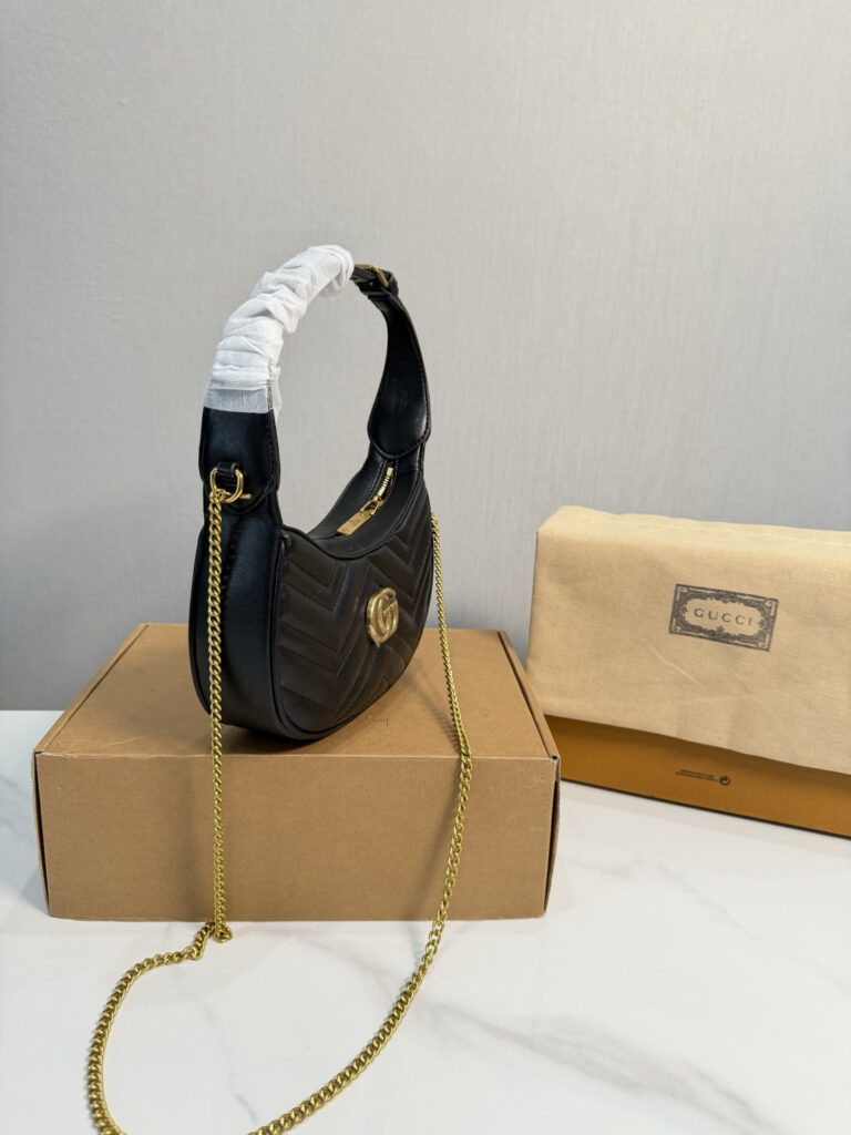 Gucci p100 22 Bag 22.1 cm editorial product context 2