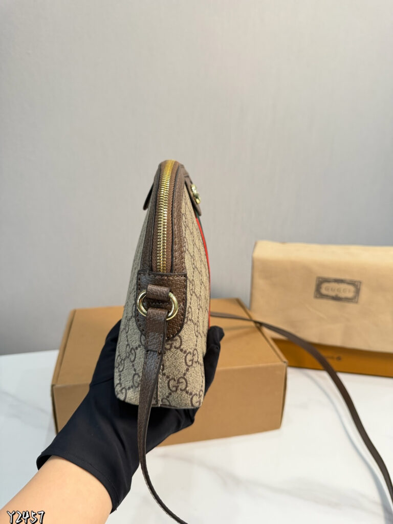 Gucci p110 23 Bag 23.2 cm editorial product context 2