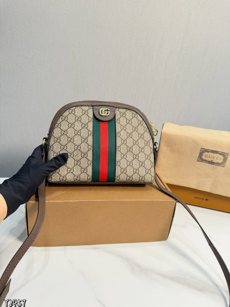Gucci p110 23 Bag 23.2 cm editorial product context 1