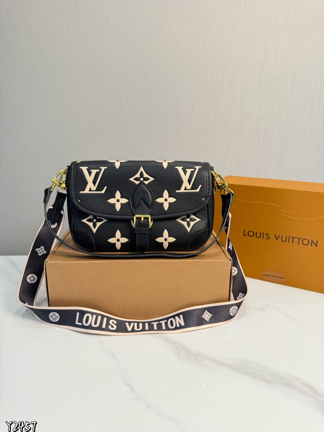 Louis Vuitton p115 Diane size 25 Handbag