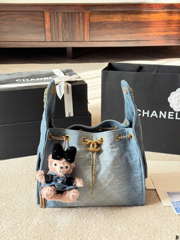 Chanel Tweed25bag 25 Cmm Blue Denim Tote Bag 20 cm editorial product context 1