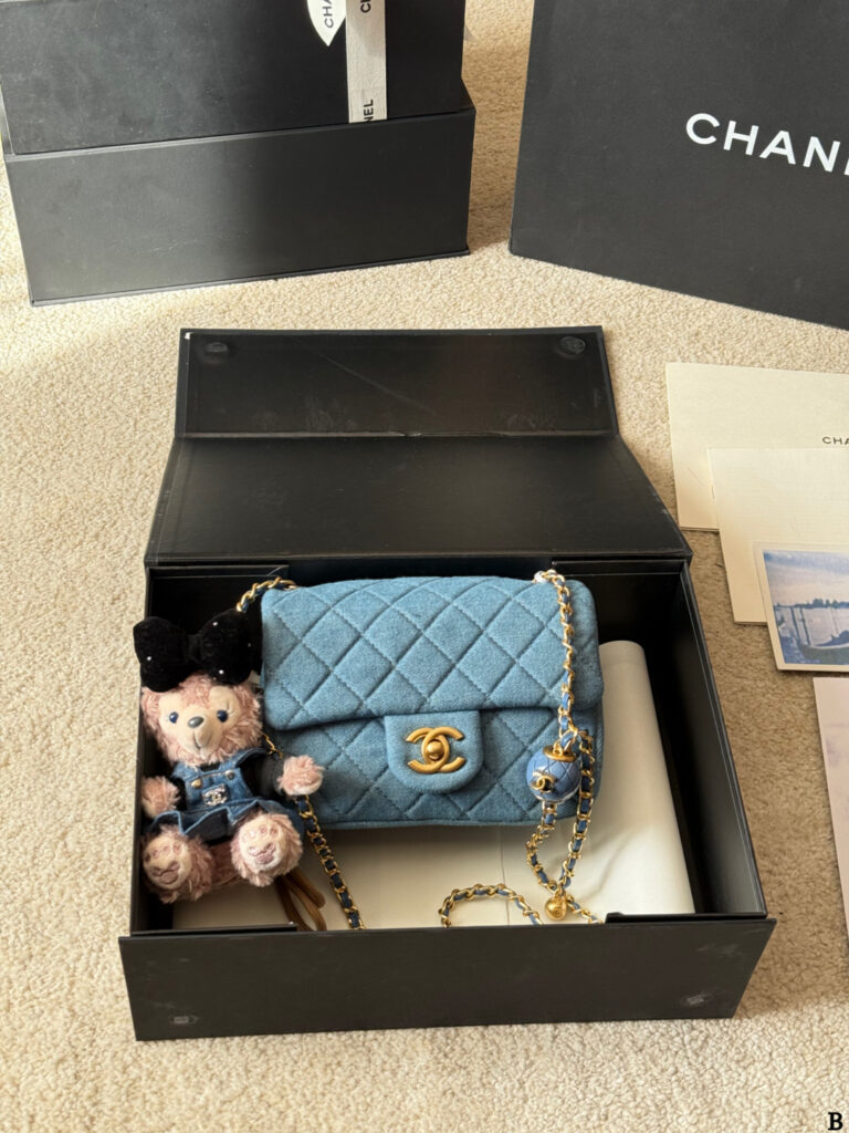 Chanel Quan Ta Small Blue Denim Bag 15 cm editorial product context 3