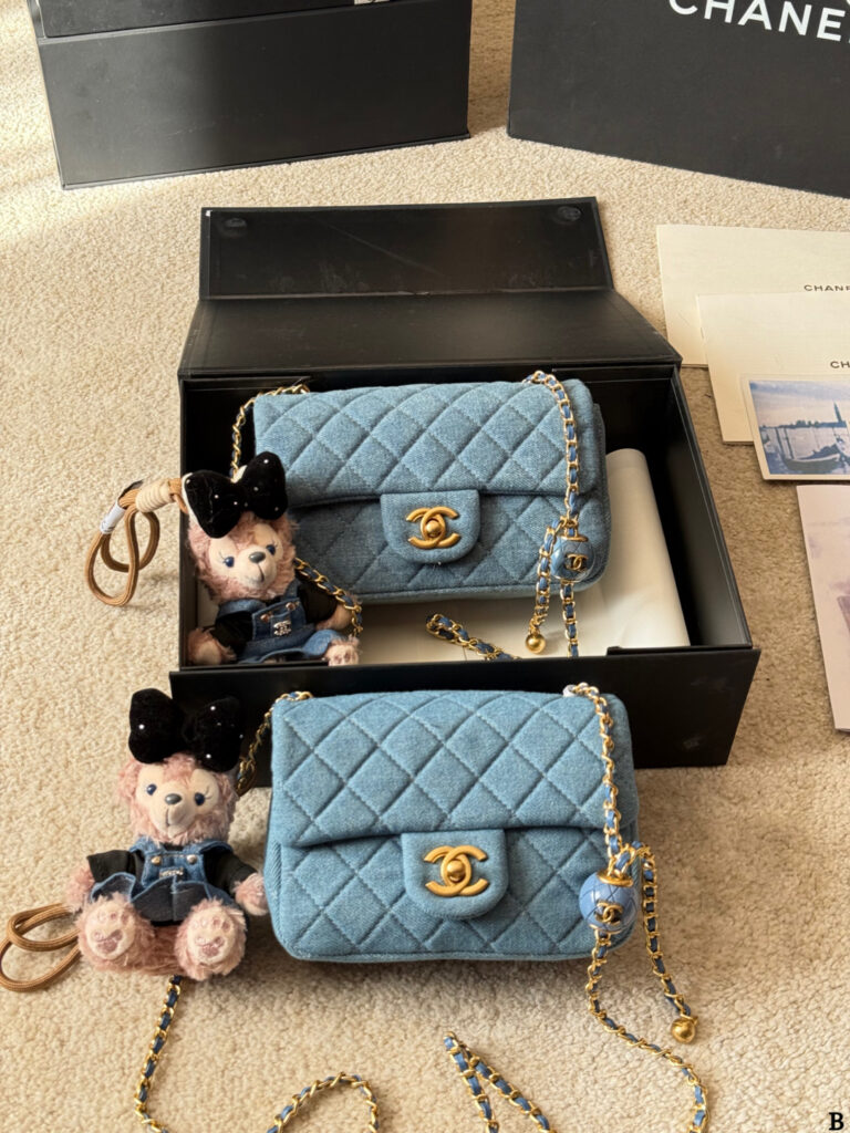 Chanel Quan Ta Small Blue Denim Bag 15 cm editorial product context 1