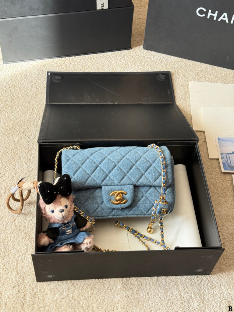 Chanel Quan Ta Small Blue Denim Bag 15 cm editorial product context 2