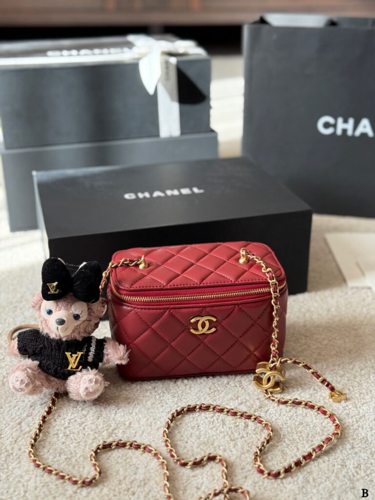 Chanel Logo 16 Black Leather Bag 10 cm editorial product context 1