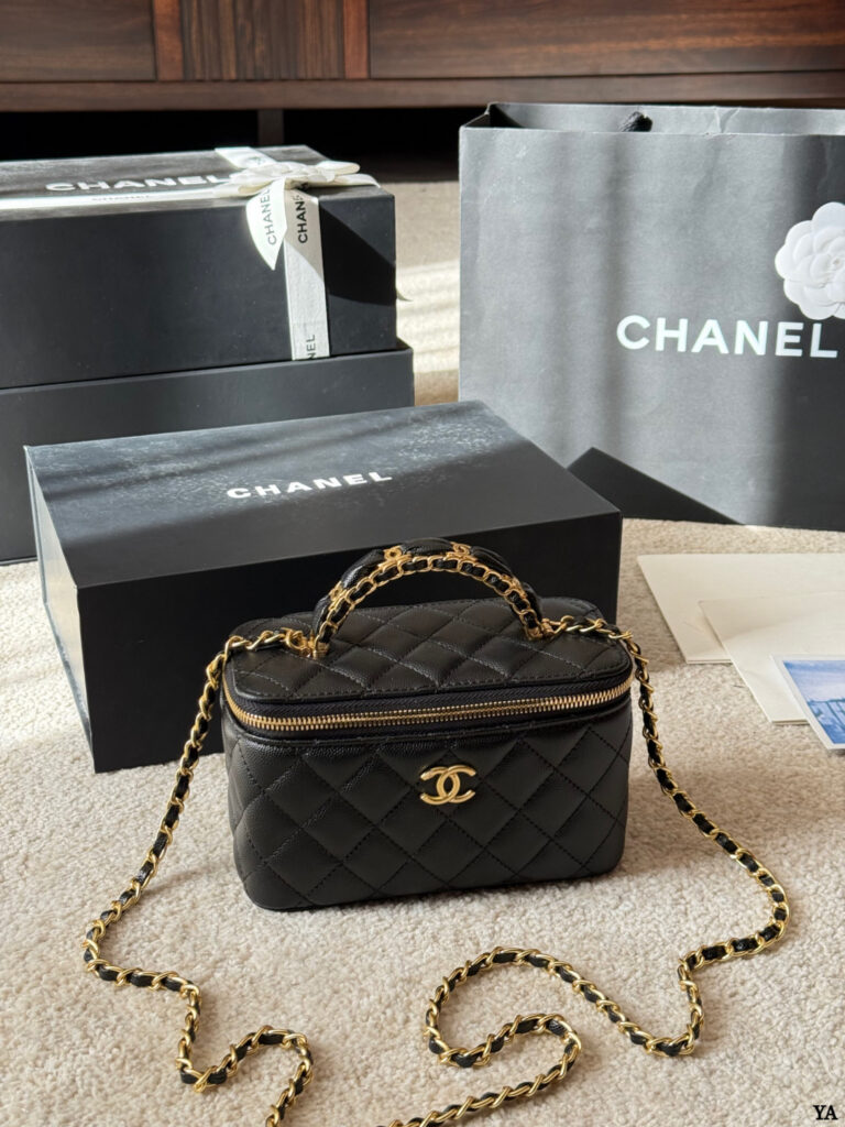 Chanel Mini Cf Cf Mini Logo Look Leather Crossbody Bag 13 cm editorial product context 1