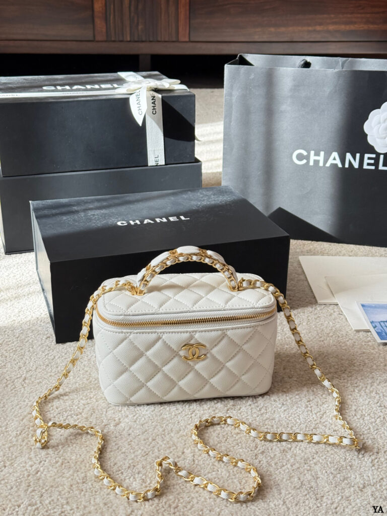 Chanel Mini Cf Cf Mini Logo Look Leather Crossbody Bag 13 cm editorial product context 3