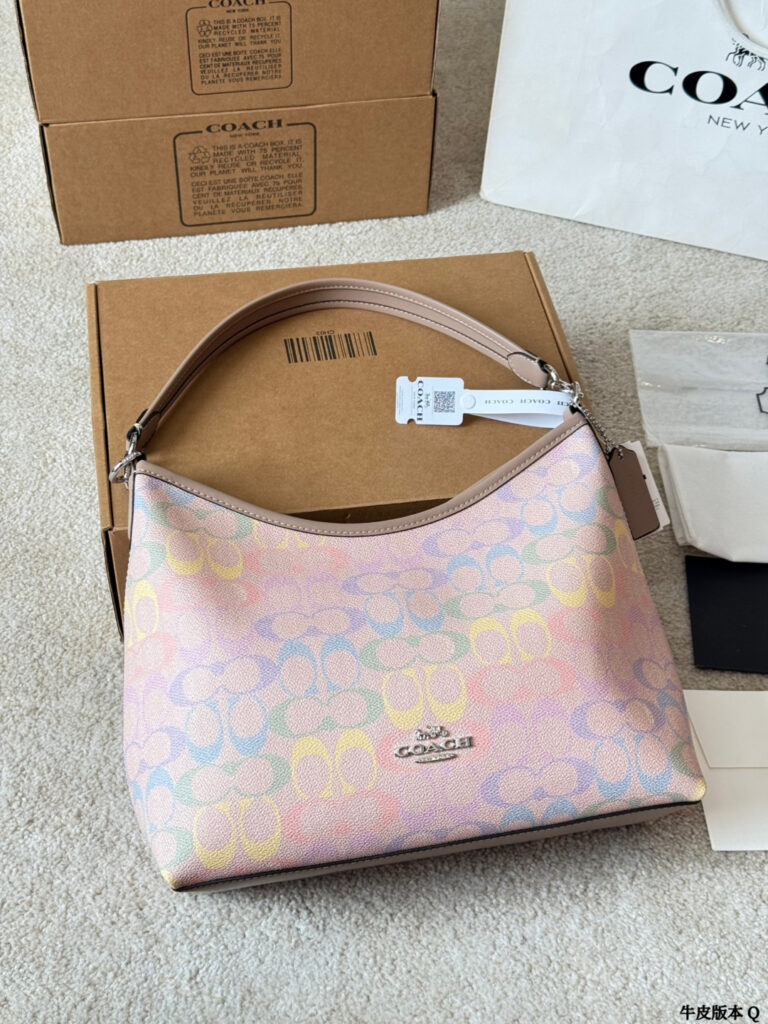 Coach Laurel 28 Leather Bag 25 cm editorial product context 3