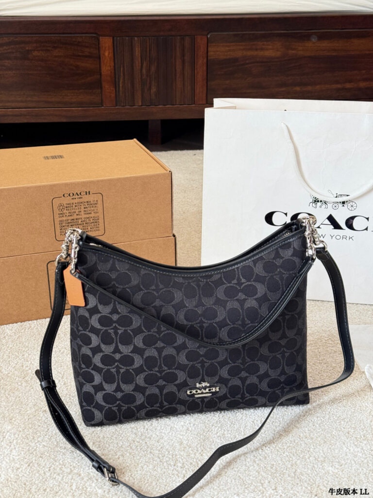 Coach Laurel 28 Leather Bag 25 cm editorial product context 2
