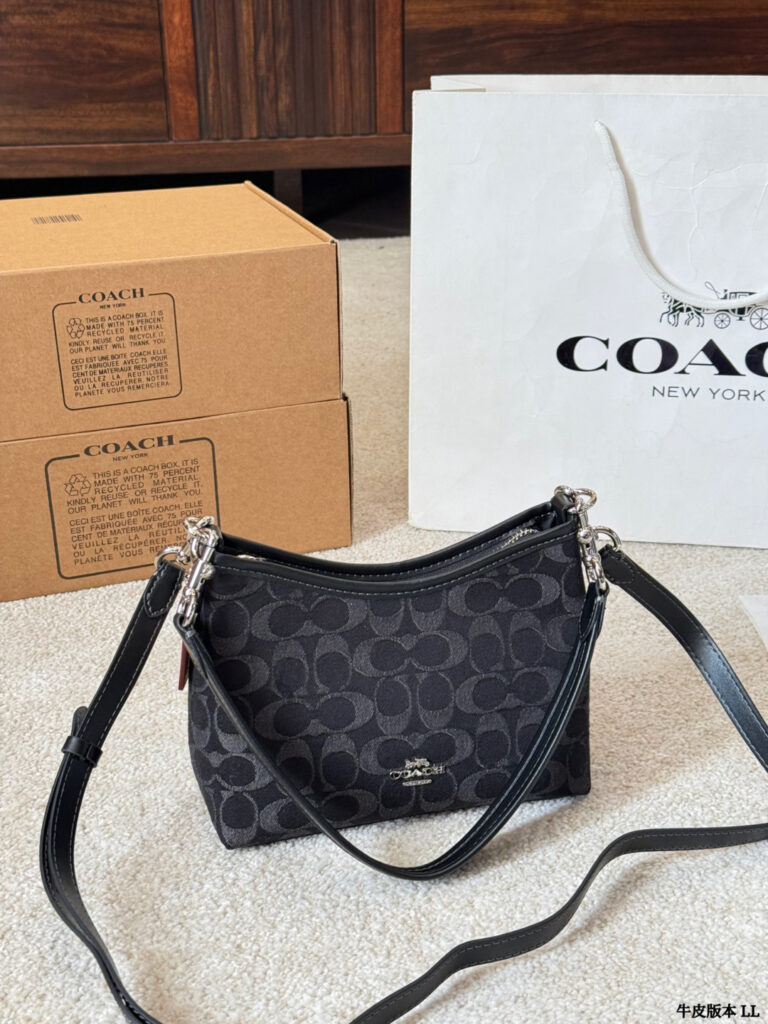 Coach Laurel 28 Leather Bag 25 cm editorial product context 3
