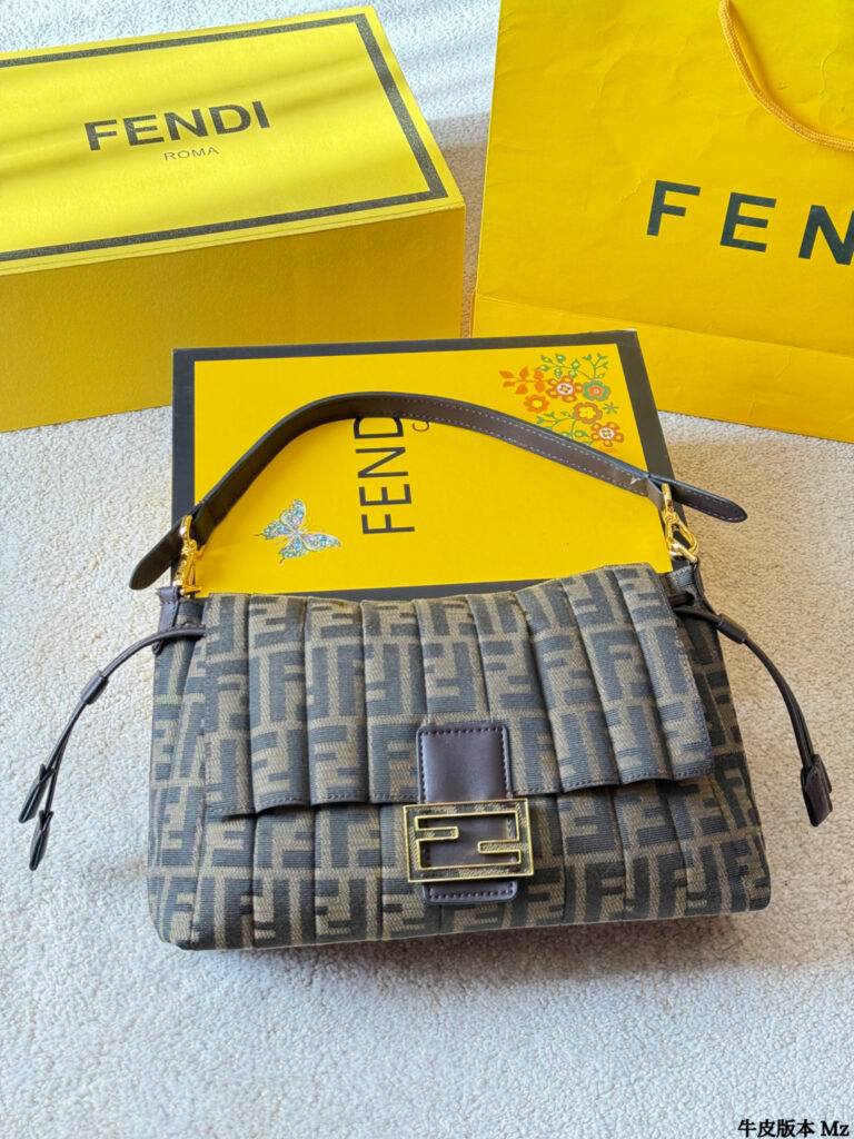 Fendi Baguette 30 White Calfskin Leather Crossbody Bag 20 cm editorial product context 2
