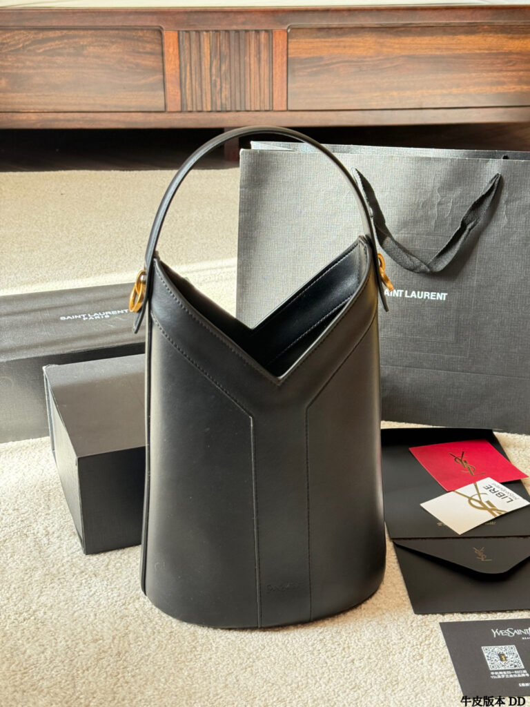 Saint Laurent 22 Leather Tote Bag 30 cm editorial product context 3