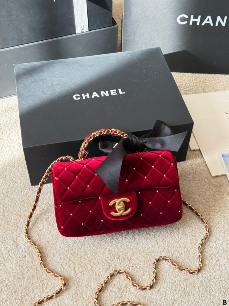 Chanel p215 CF CLogo OK x12x6cm 20 Crossbody Bag 20 editorial product context 2