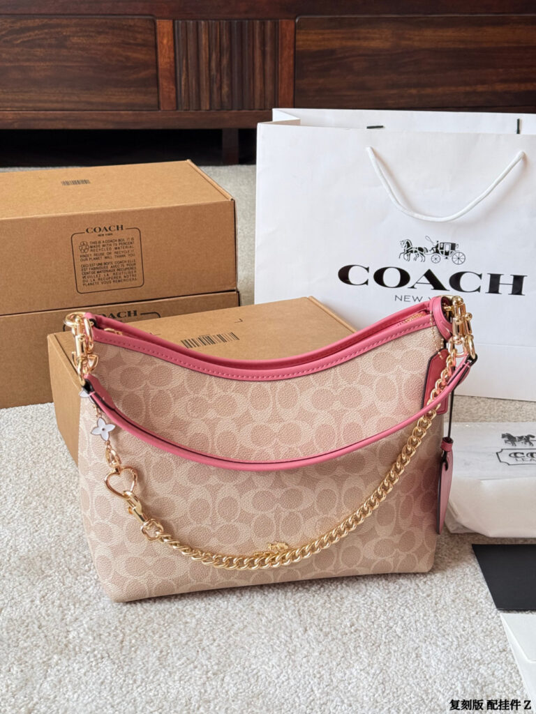 Coach Laurel 28 Bag 25 cm editorial product context 2