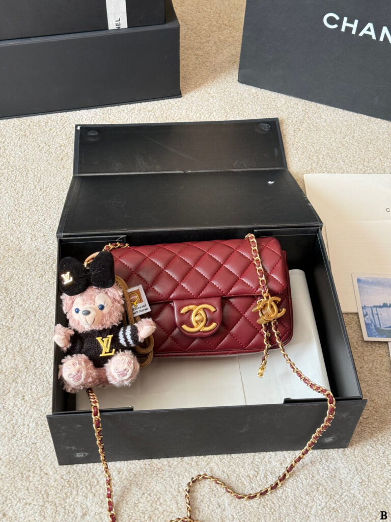 Chanel Logo White Leather Bag 20 cm editorial product context 1