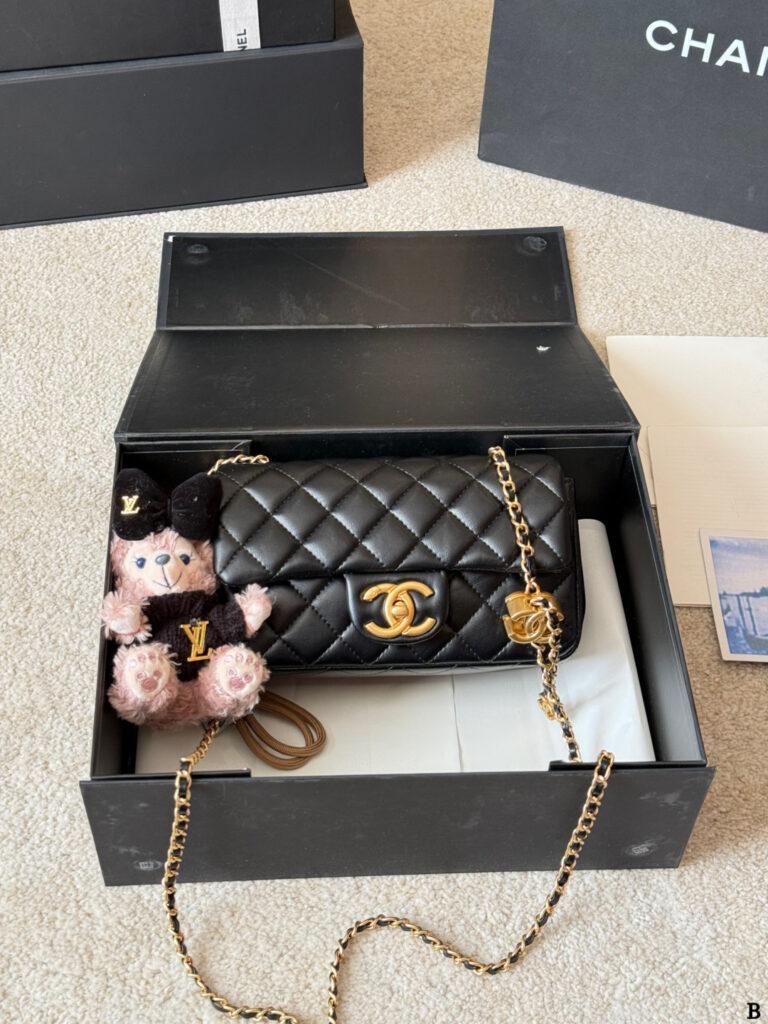 Chanel Logo White Leather Bag 20 cm editorial product context 3