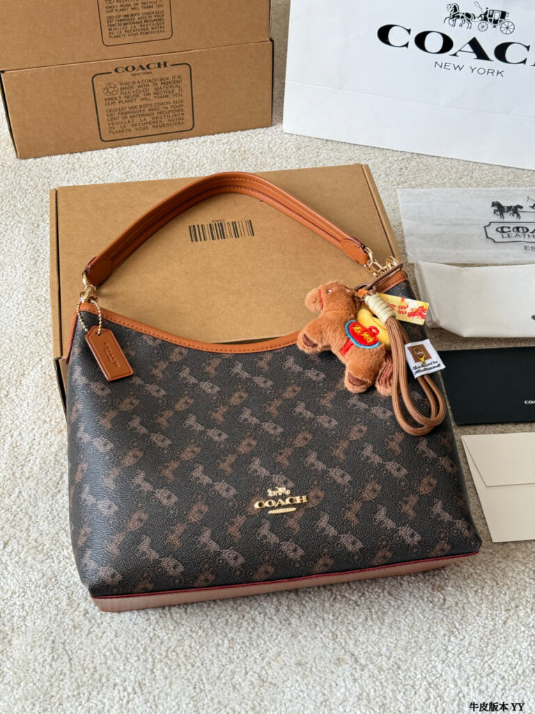 Coach Laurel 28 Leather Bag 25 cm editorial product context 2