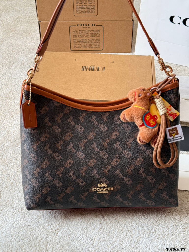 Coach Laurel 28 Leather Bag 25 cm editorial product context 3