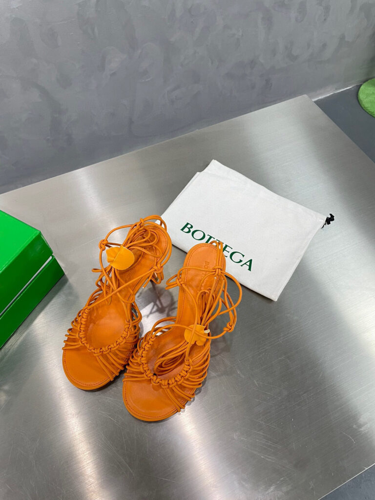 Bottega Veneta Dot Piece 10 cm editorial product context 1