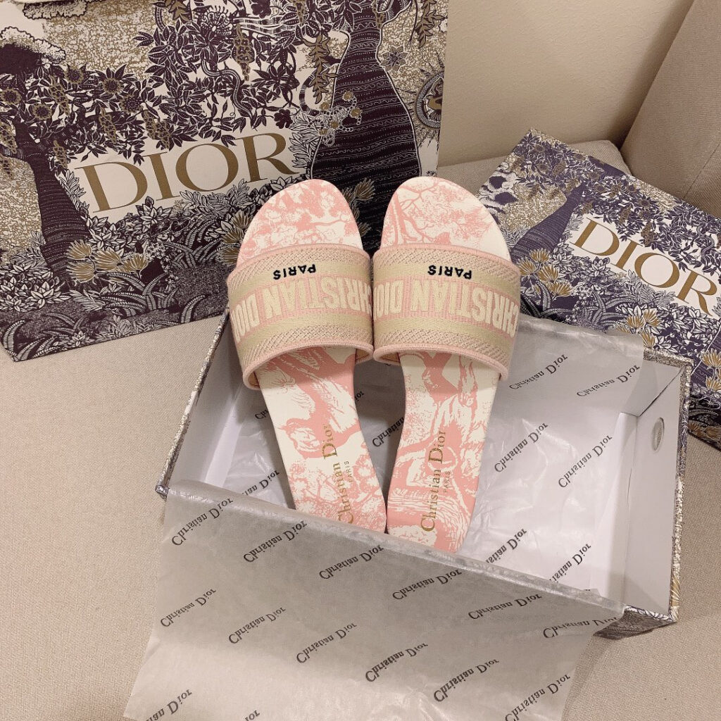 Dior DWAY SLIDES editorial product context 1