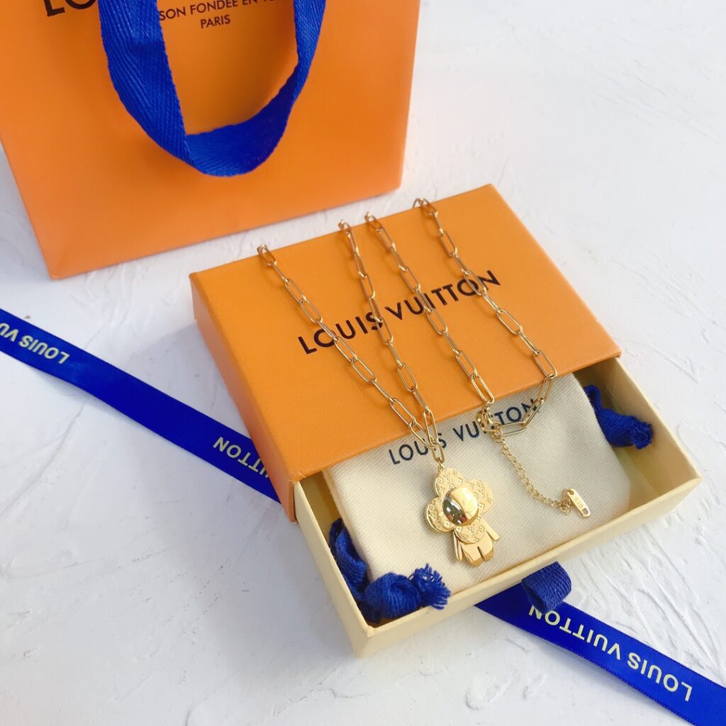 Designer Necklace editorial product context 1
