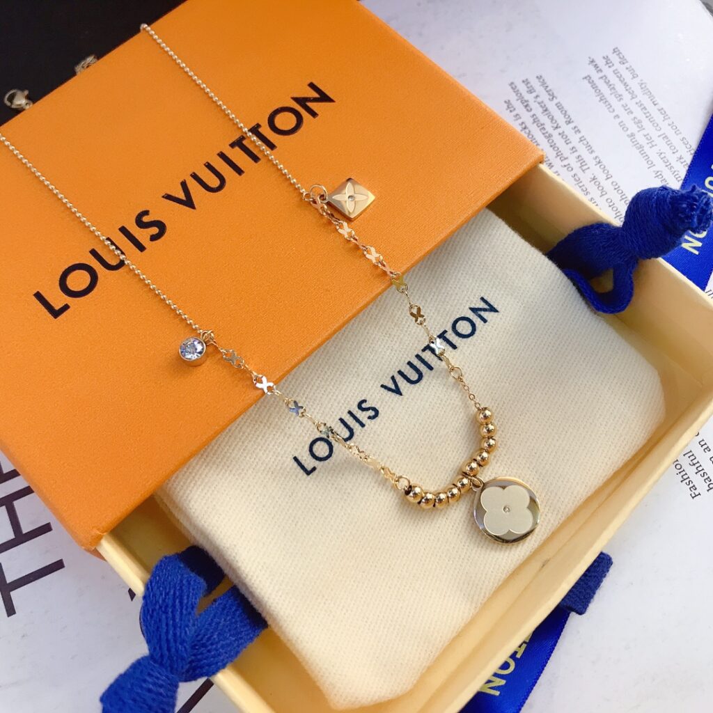 Designer Necklace editorial product context 1